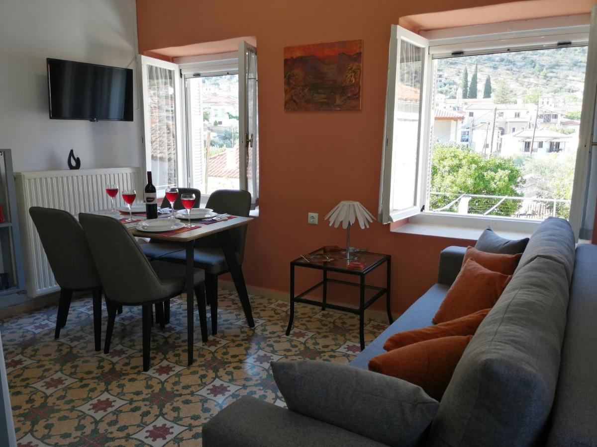 Sunny Cozy House With Grand Courtyard Appartement Leonídion Buitenkant foto