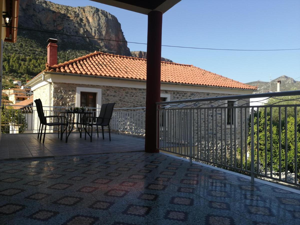 Sunny Cozy House With Grand Courtyard Appartement Leonídion Buitenkant foto