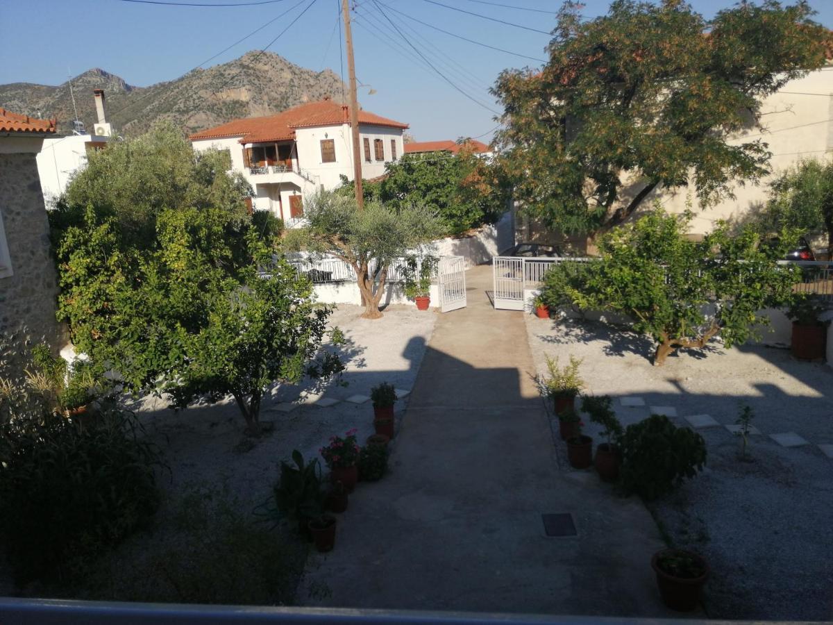 Sunny Cozy House With Grand Courtyard Appartement Leonídion Buitenkant foto