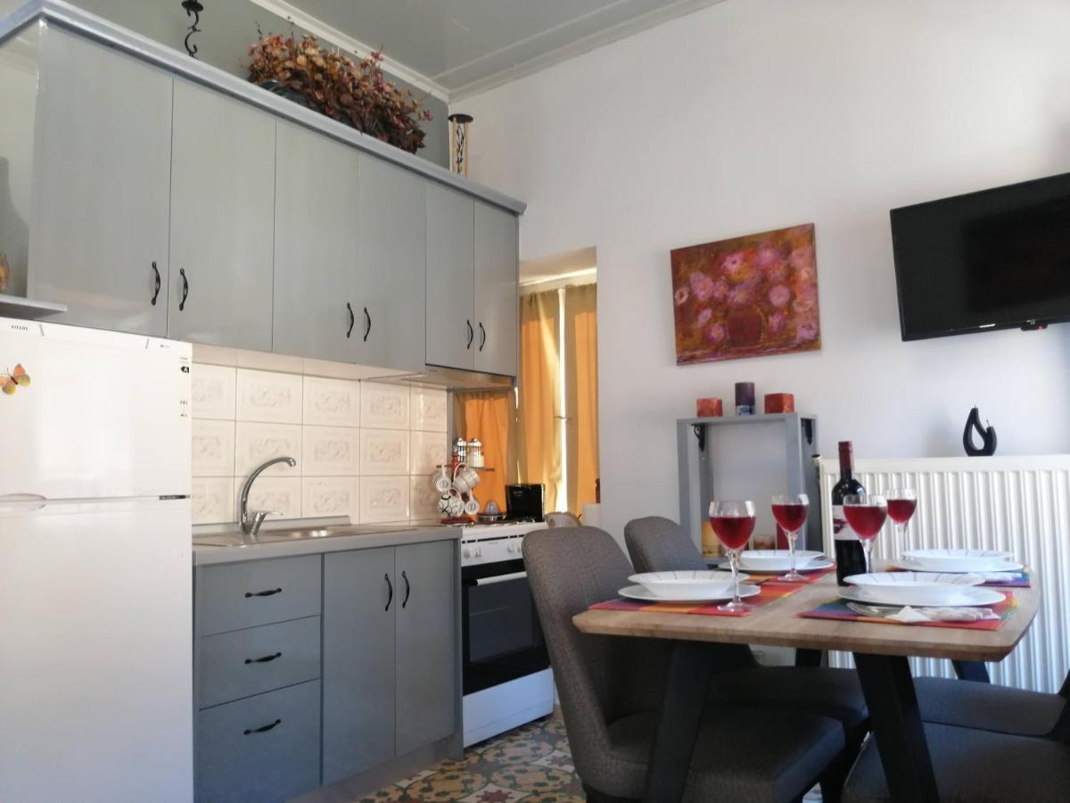 Sunny Cozy House With Grand Courtyard Appartement Leonídion Buitenkant foto