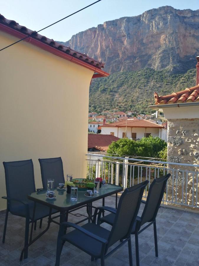 Sunny Cozy House With Grand Courtyard Appartement Leonídion Buitenkant foto